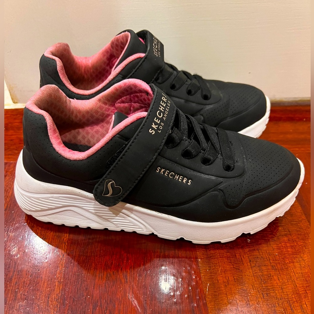 Skechers sneakers Black SZ 2 memory foam